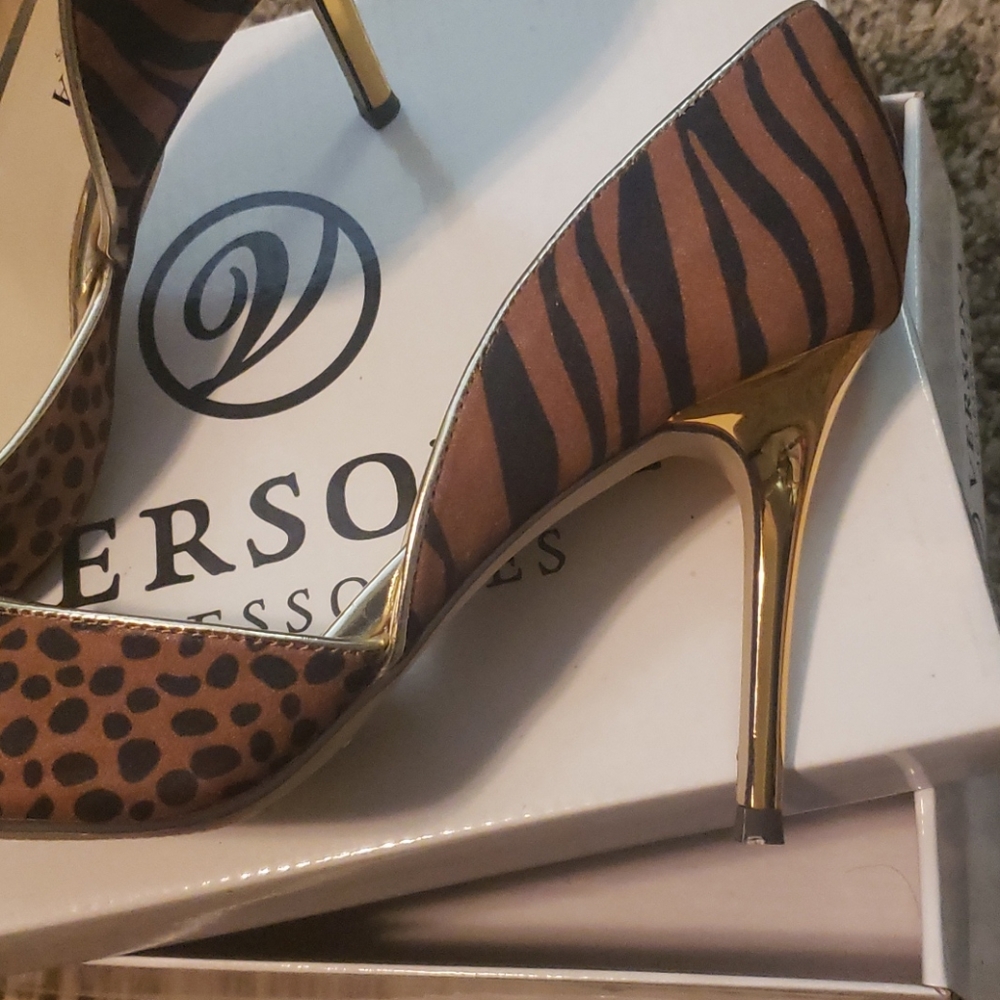 Versona Heels - Picture 3 of 3